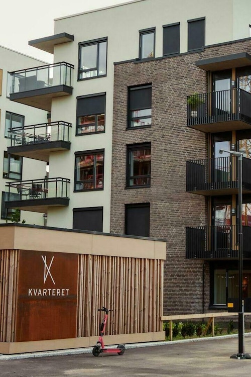 Fasaden av boligene i Kvarteret