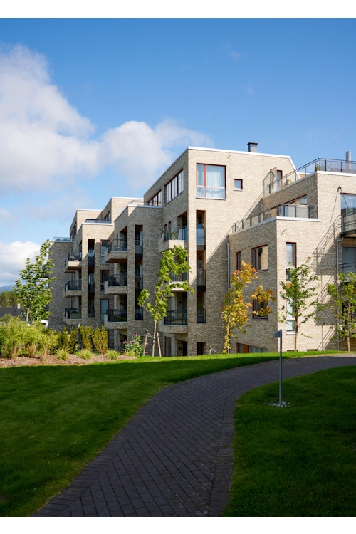Foto av fasaden til et bygg i prosjektet Sandsliåsen.